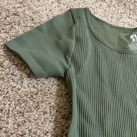 Free People XYZ Recycled Baby Tee Army Green Soft Stretchy Ribbed Shirt Size M/L - Picture 5 of 8